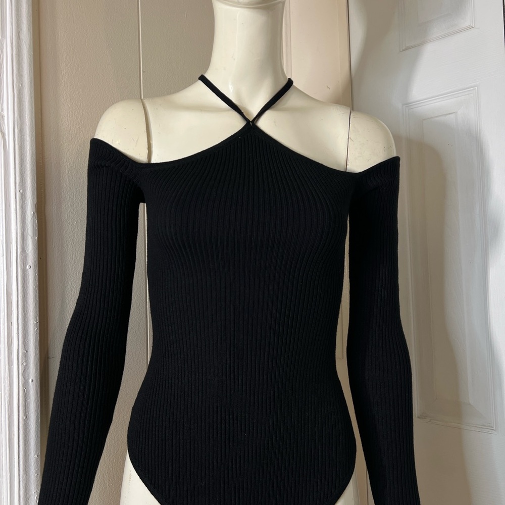☕️Abercrombie Ribbed Cold-Shoulder Halter Bodysuit